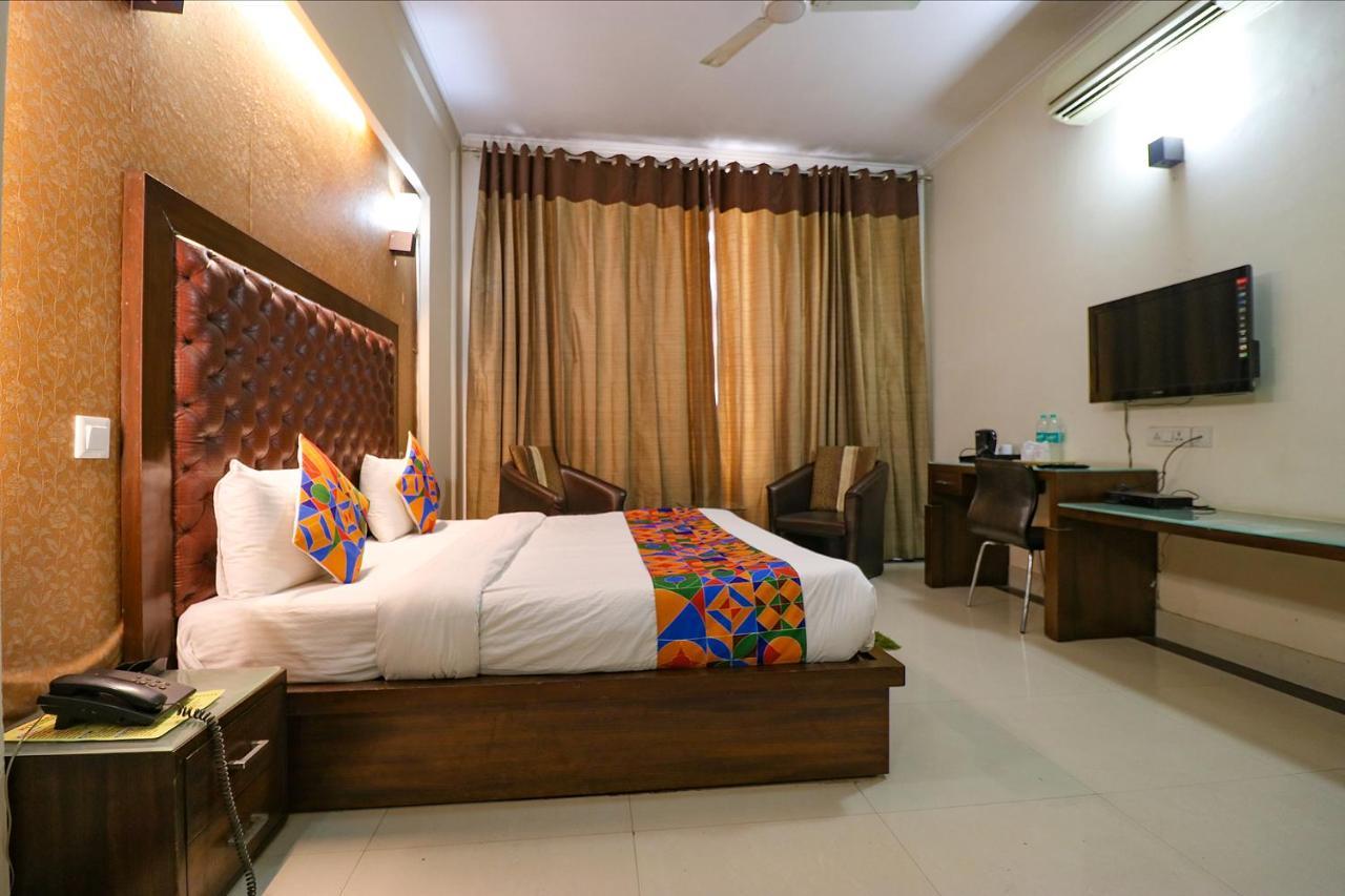 Fabhotel Happy Residency 3*