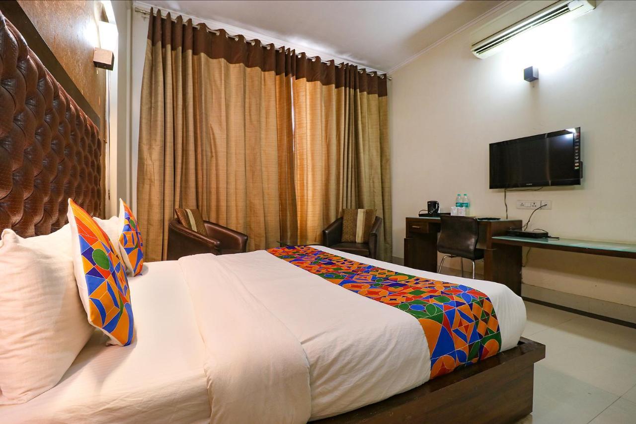 Fabhotel Happy Residency 3*