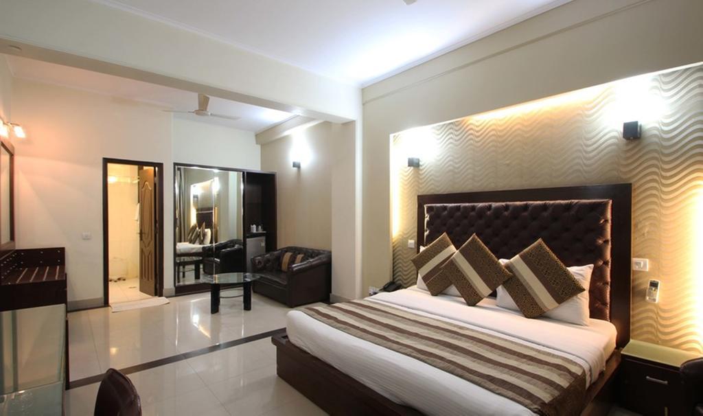 Fabhotel Happy Residency New Delhi