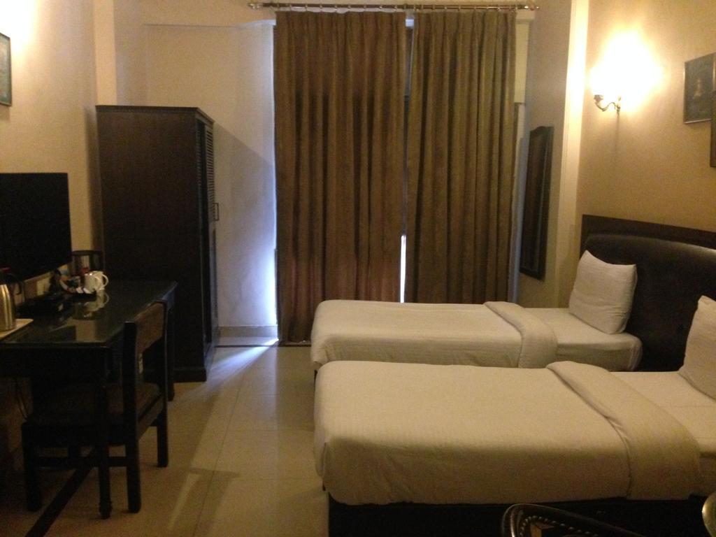 Fabhotel Happy Residency होटल New Delhi