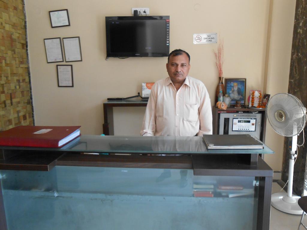 Fabhotel Happy Residency 3*