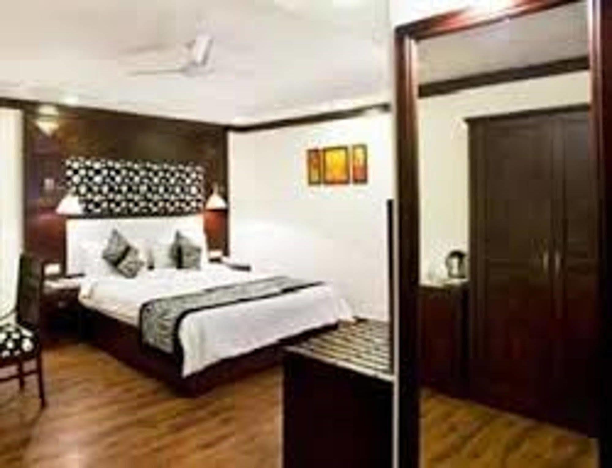 Fabhotel Happy Residency