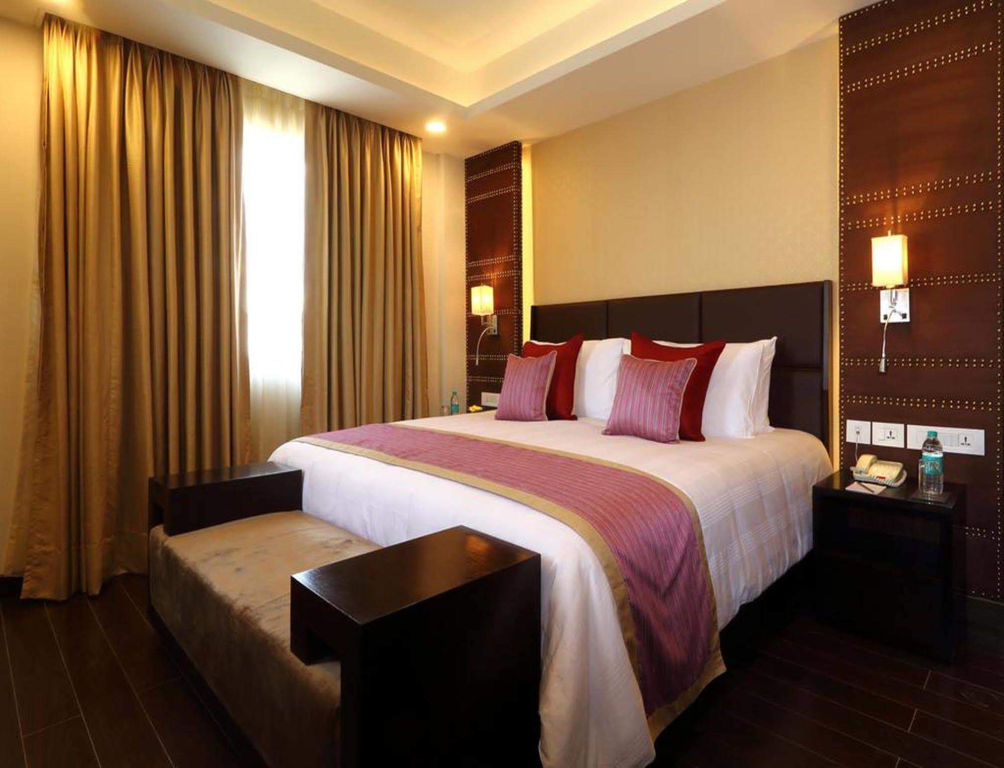 Fabhotel Happy Residency