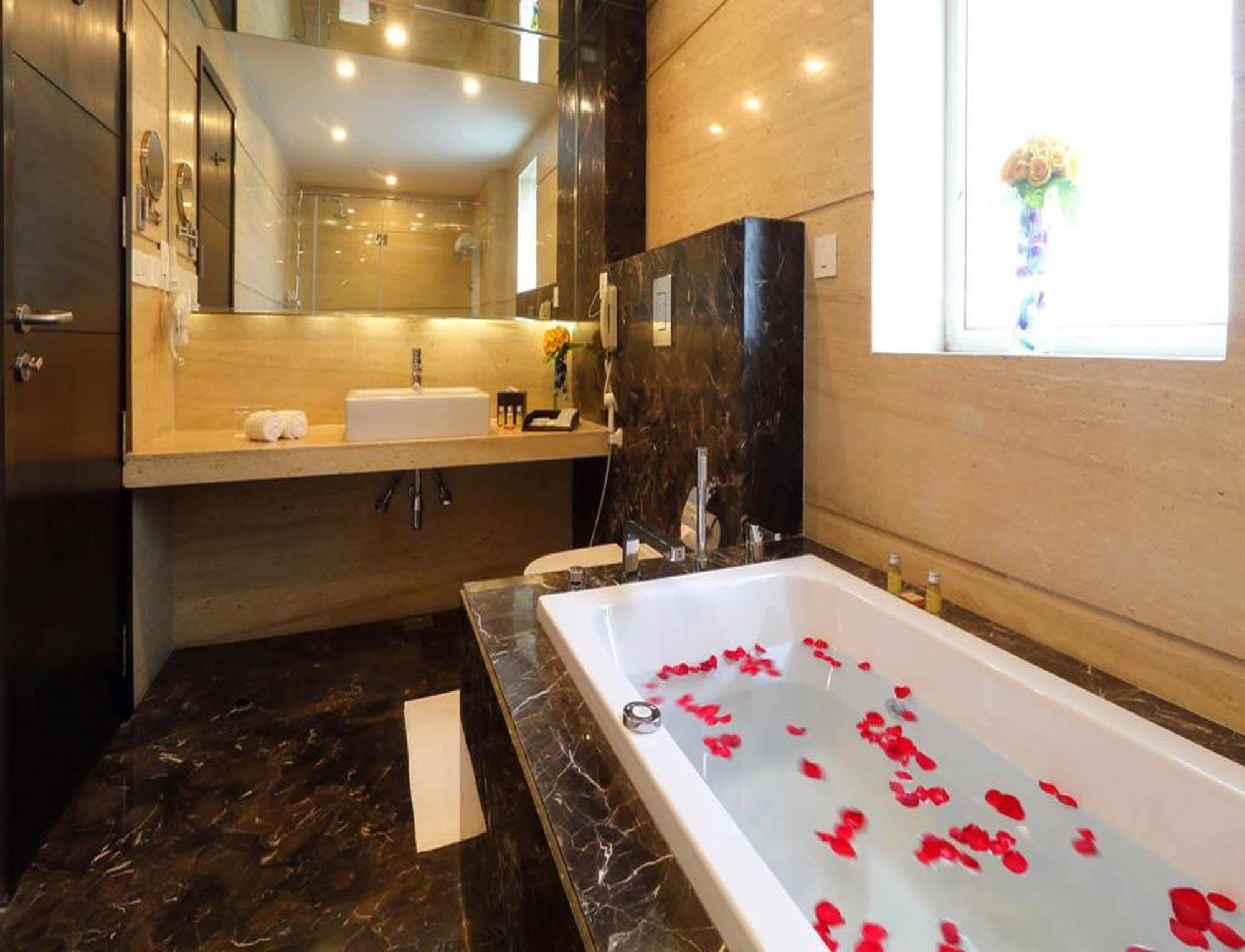 Fabhotel Happy Residency होटल New Delhi