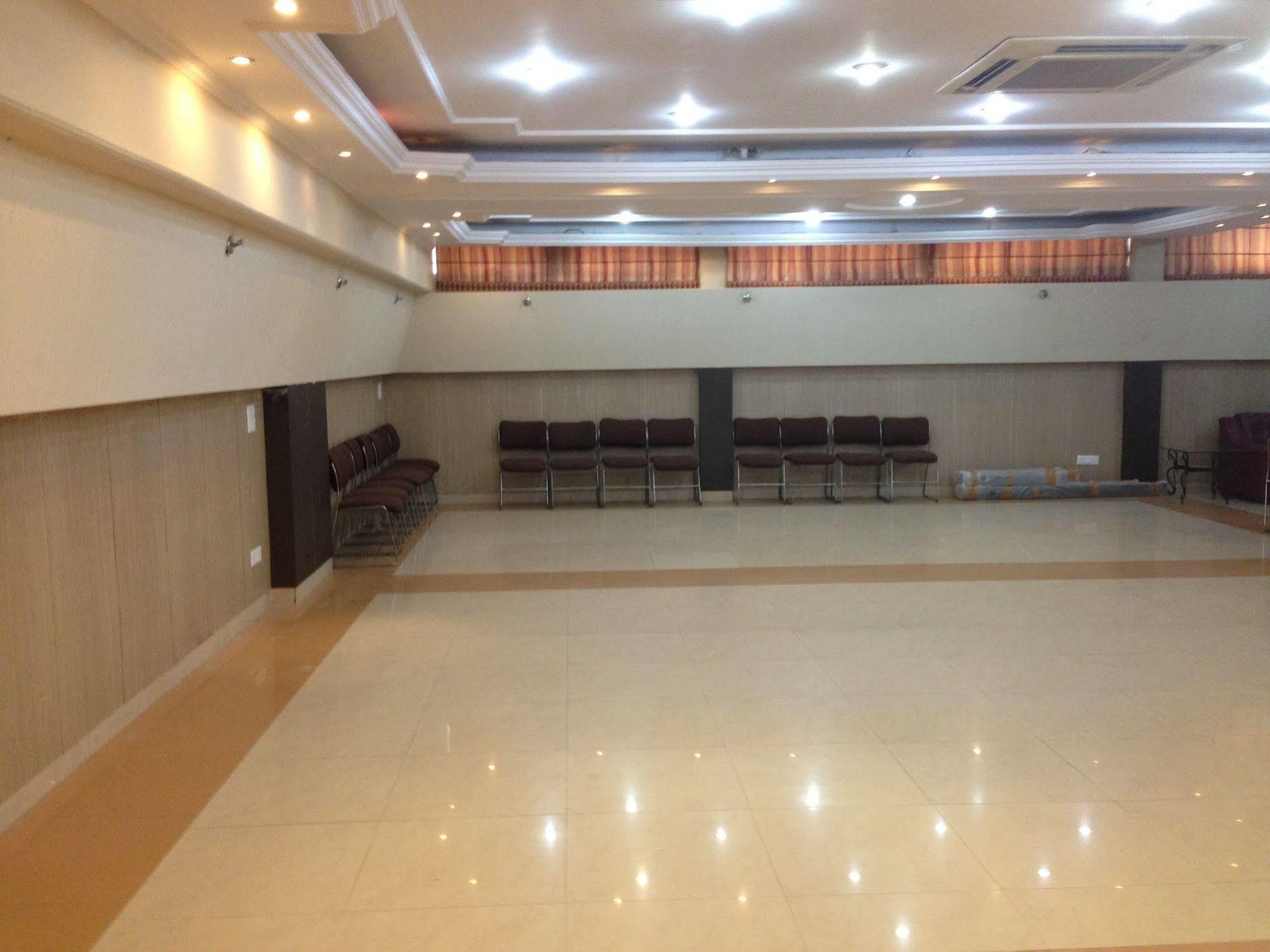 होटल Fabhotel Happy Residency New Delhi